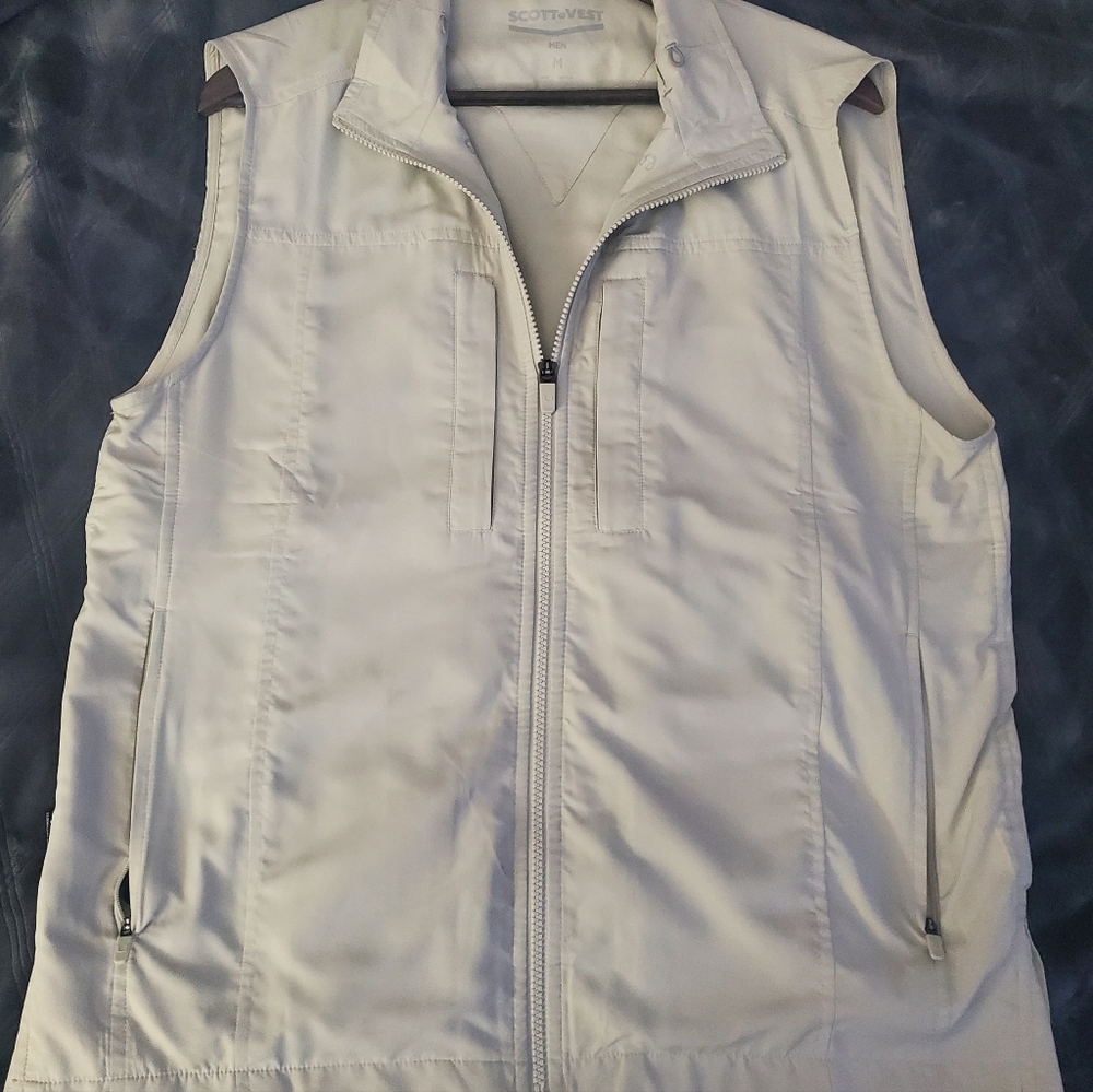 SCOTTeVEST Men's Cream Featherweight Vest
